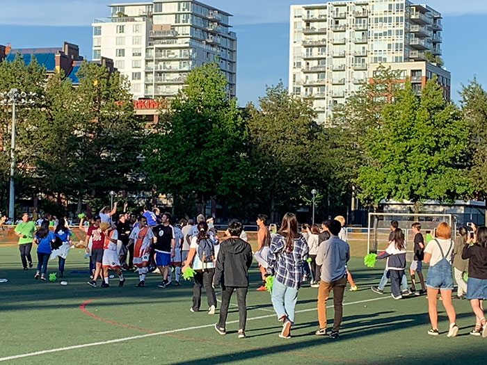 バンクーバー語学学校対抗サッカー大会優勝！