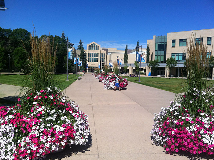 マウントロイヤル大学(Mount Royal University)のエントランス